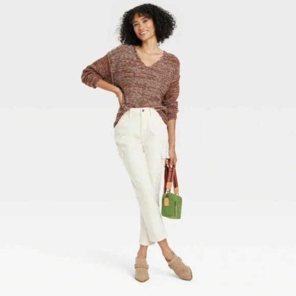 Women's Brown Knit V-Neck Sweater - NWT - Universal Thread - Picture 3 of 4